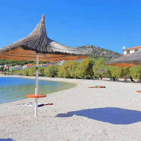 Luciano Apartment Seget Vranjica